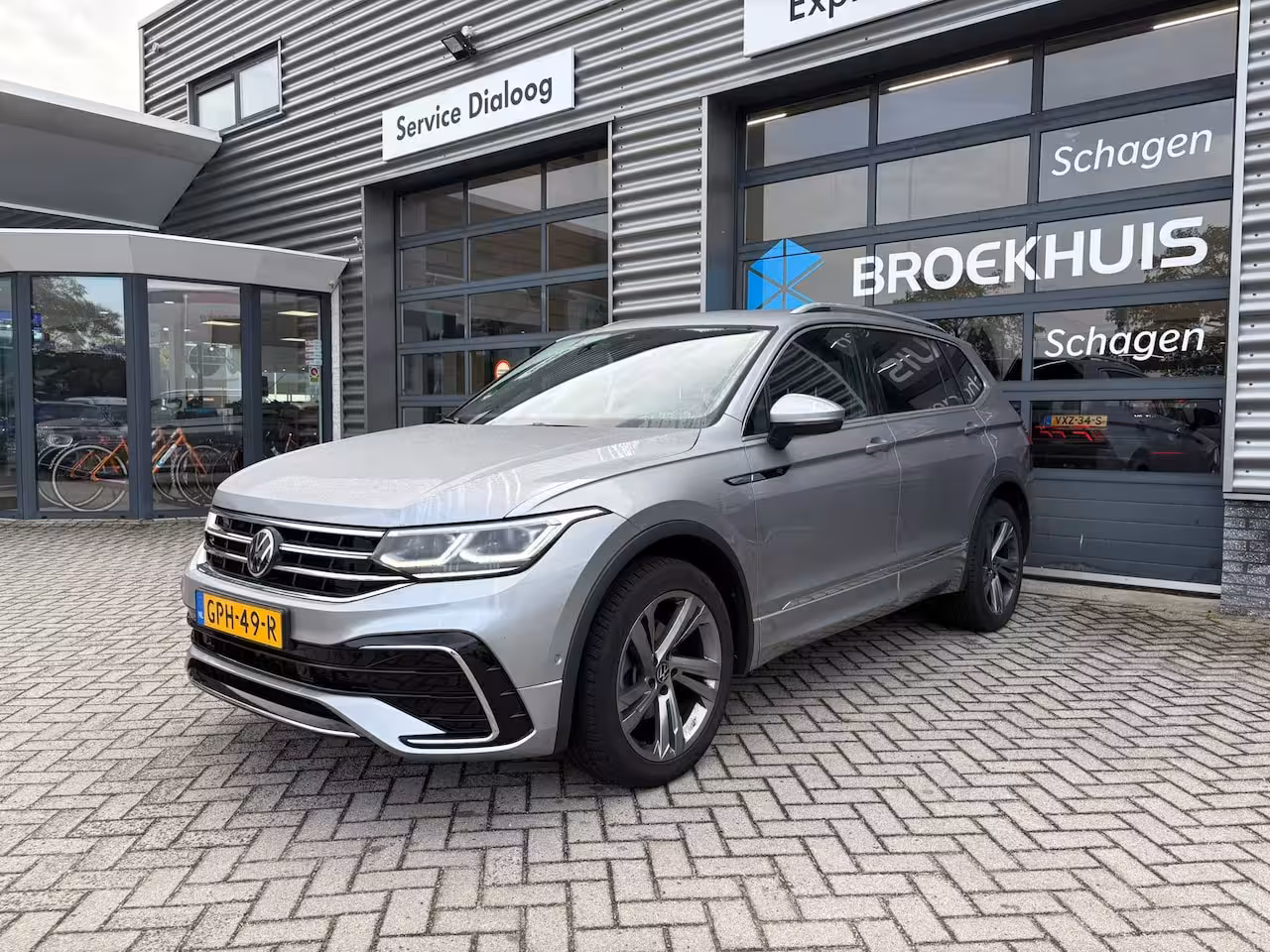 Volkswagen Tiguan Allspace 1.5 TSI 150 pk DSG R-Line Business 7pers. | Wegklapbare Trekhaak | Achteruitrijcamera | Ap