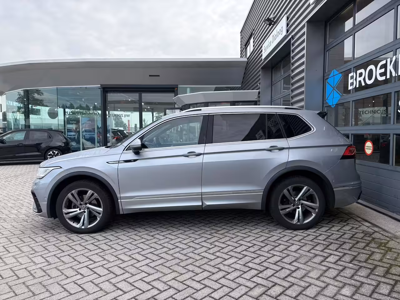 Volkswagen Tiguan Allspace 1.5 TSI 150 pk DSG R-Line Business 7pers. | Wegklapbare Trekhaak | Achteruitrijcamera | Ap