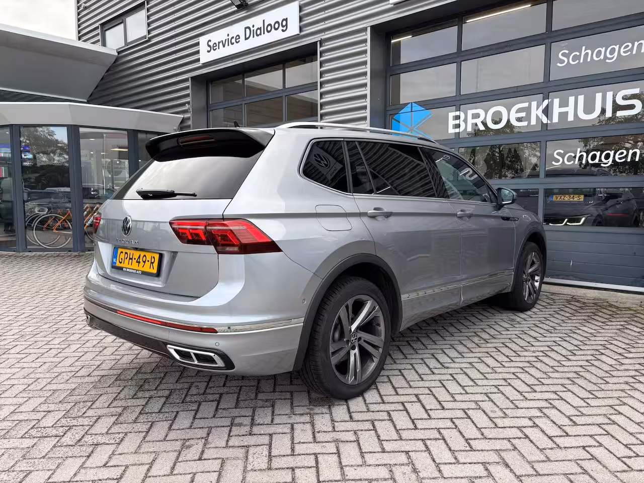 Volkswagen Tiguan Allspace 1.5 TSI 150 pk DSG R-Line Business 7pers. | Wegklapbare Trekhaak | Achteruitrijcamera | Ap