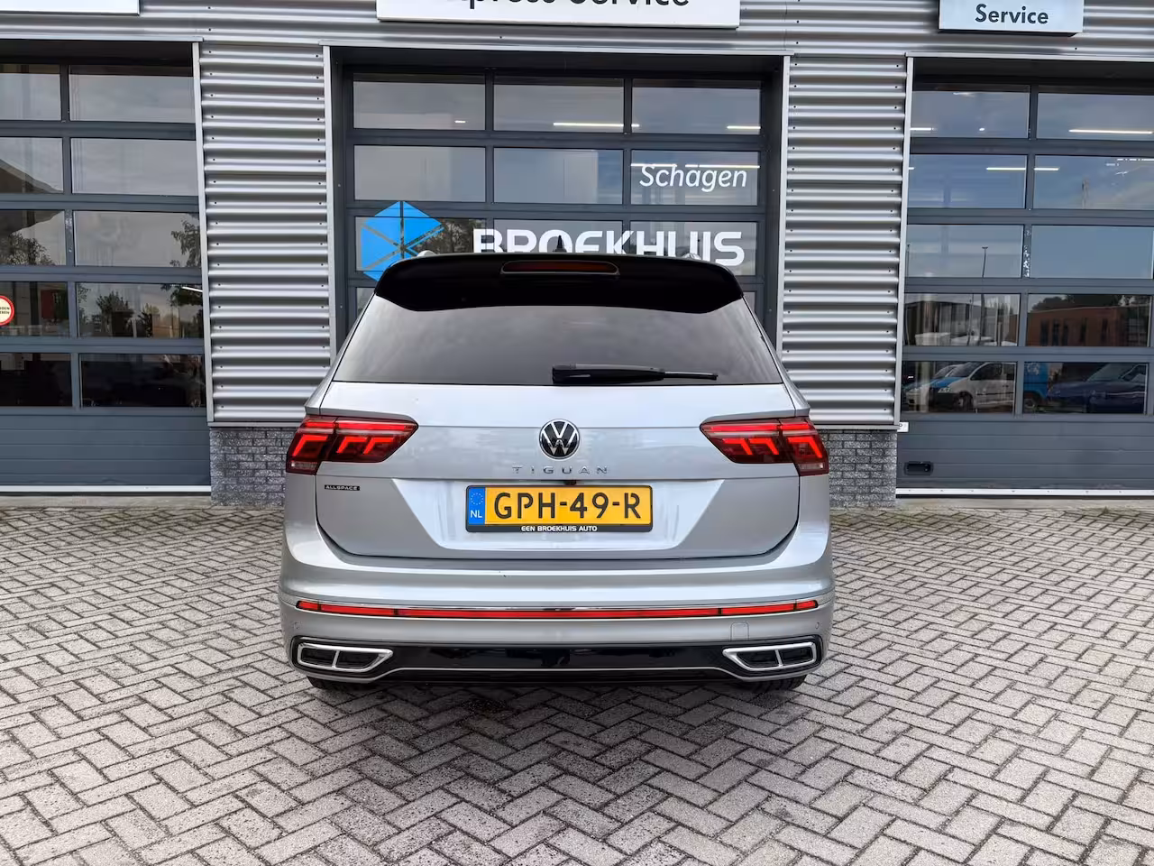 Volkswagen Tiguan Allspace 1.5 TSI 150 pk DSG R-Line Business 7pers. | Wegklapbare Trekhaak | Achteruitrijcamera | Ap
