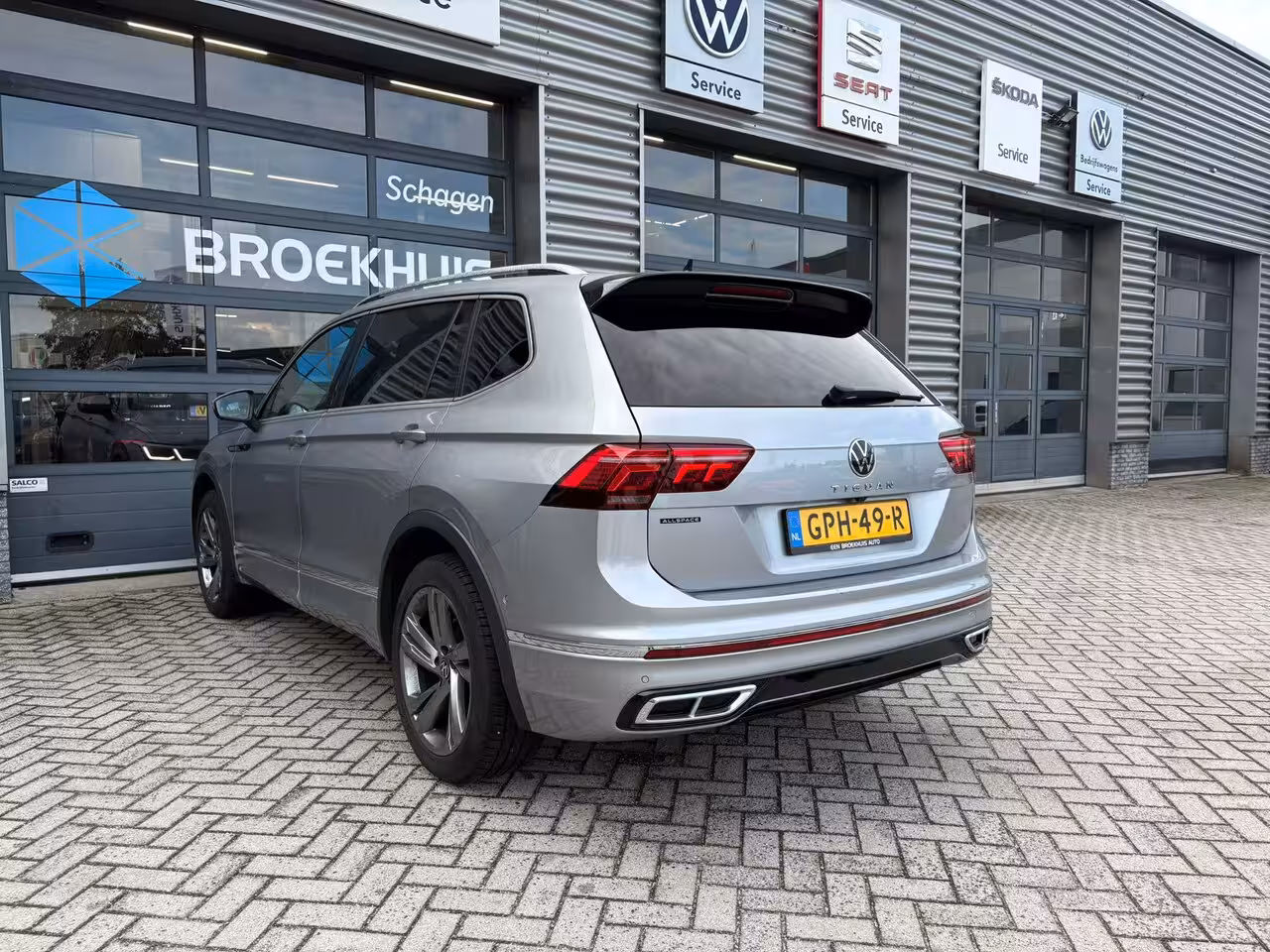 Volkswagen Tiguan Allspace 1.5 TSI 150 pk DSG R-Line Business 7pers. | Wegklapbare Trekhaak | Achteruitrijcamera | Ap