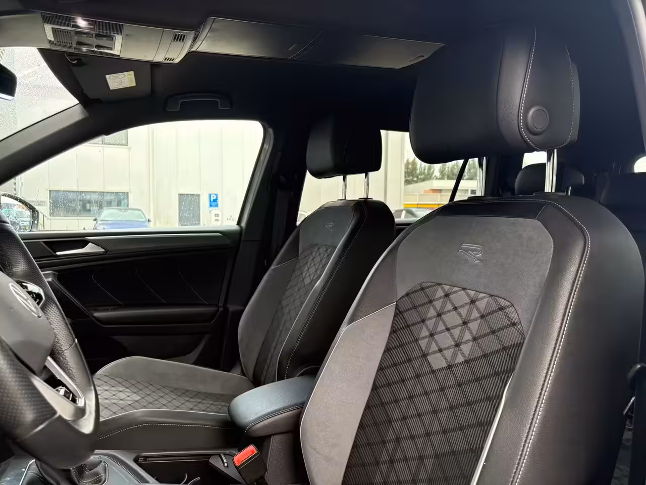 Volkswagen Tiguan Allspace 1.5 TSI 150 pk DSG R-Line Business 7pers. | Wegklapbare Trekhaak | Achteruitrijcamera | Ap