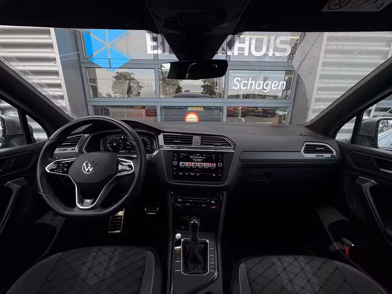 Volkswagen Tiguan Allspace 1.5 TSI 150 pk DSG R-Line Business 7pers. | Wegklapbare Trekhaak | Achteruitrijcamera | Ap