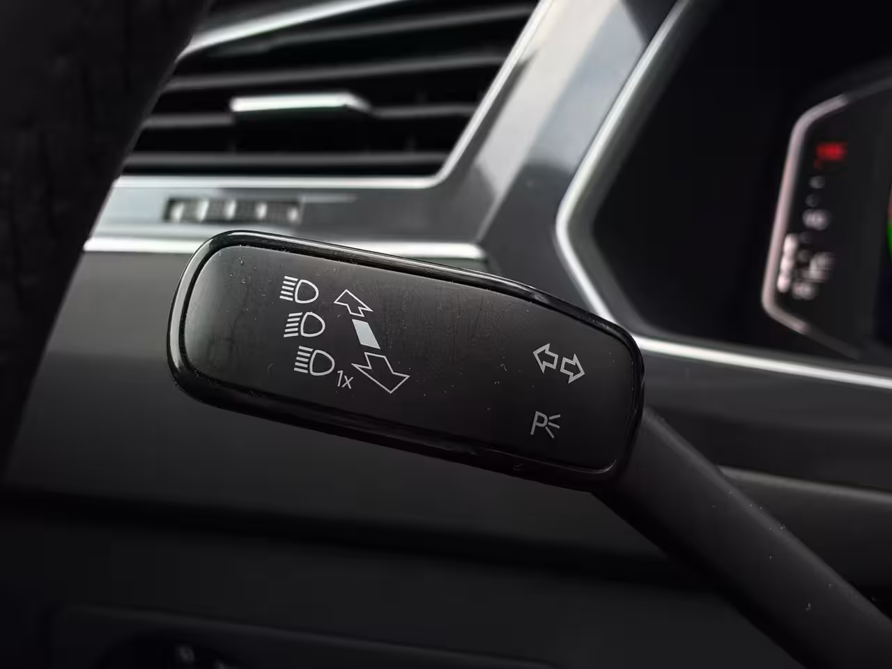 Volkswagen Tiguan Allspace 1.5 TSI 150 pk DSG R-Line Business 7pers. | Wegklapbare Trekhaak | Achteruitrijcamera | Ap