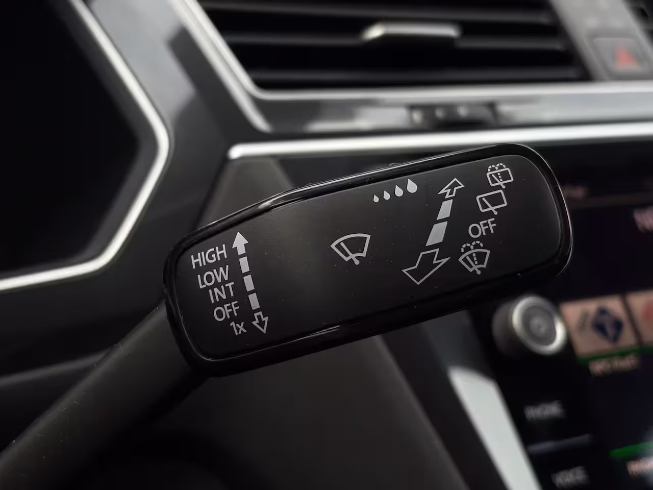 Volkswagen Tiguan Allspace 1.5 TSI 150 pk DSG R-Line Business 7pers. | Wegklapbare Trekhaak | Achteruitrijcamera | Ap
