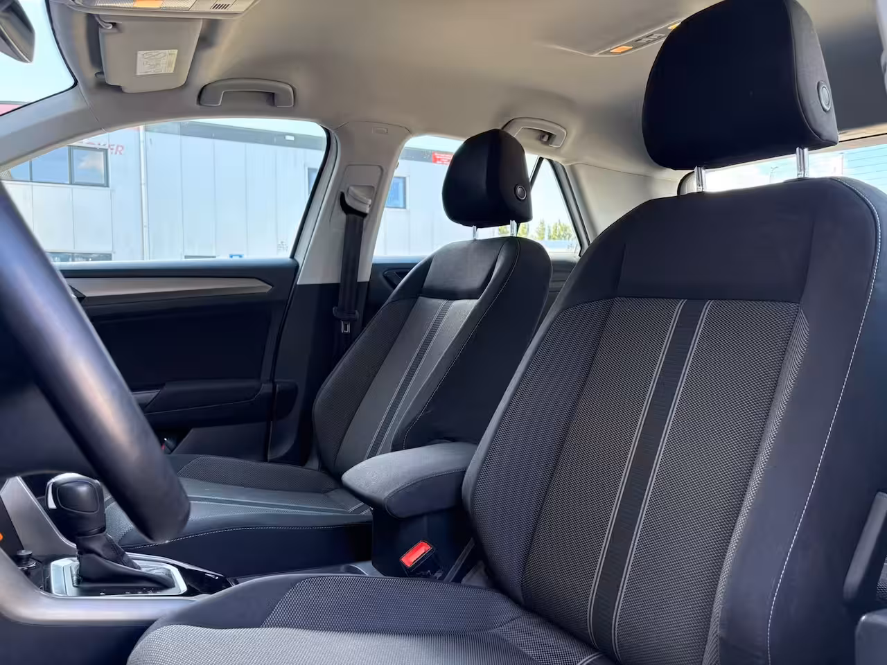 Volkswagen T-Roc 1.5 TSI 150 pk Style 7-DSG | Achteruitrijcamera | Cruise control adaptief | LED koplampen
