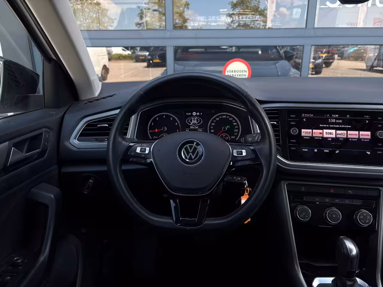 Volkswagen T-Roc 1.5 TSI 150 pk Style 7-DSG | Achteruitrijcamera | Cruise control adaptief | LED koplampen