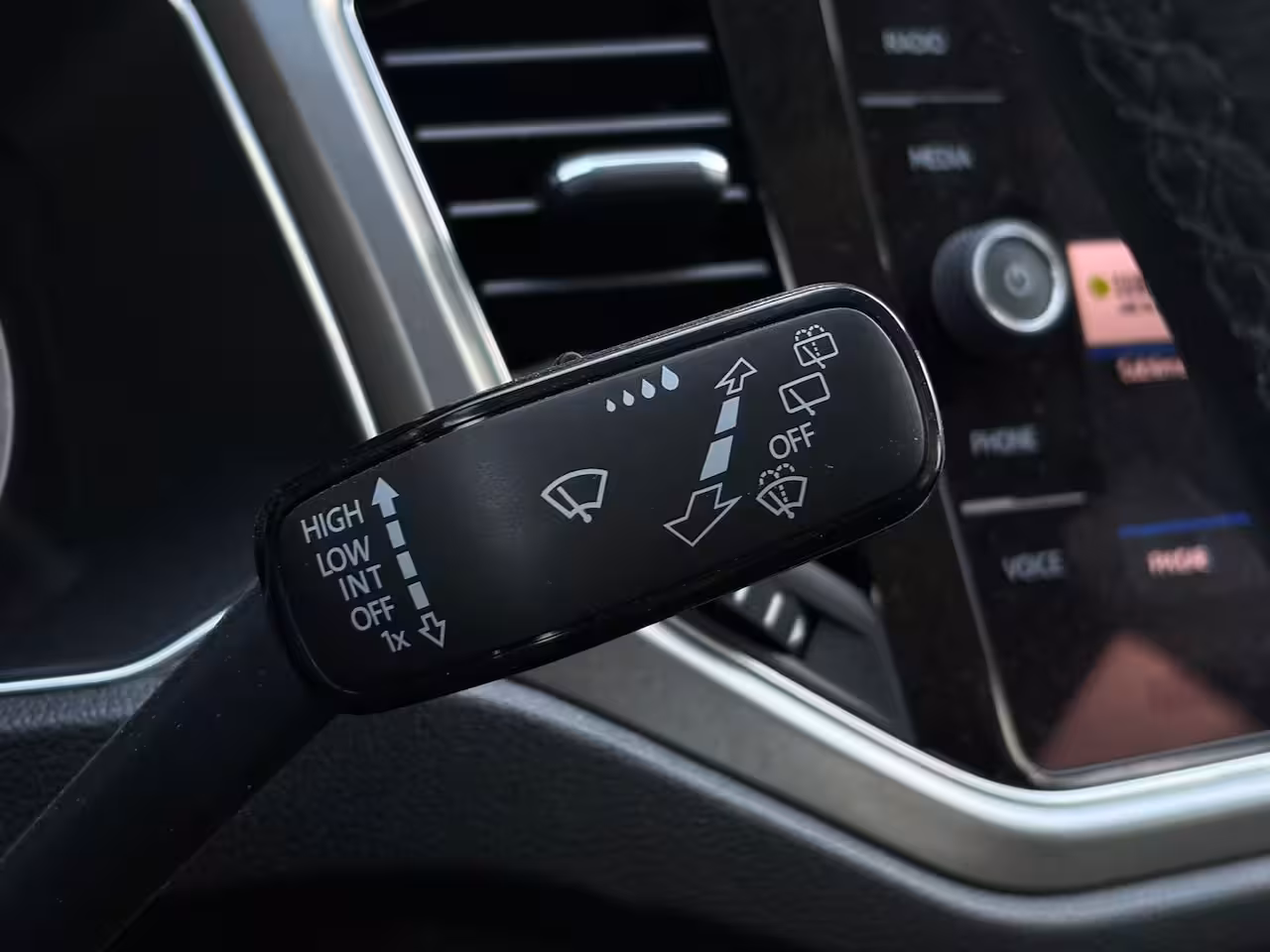 Volkswagen T-Roc 1.5 TSI 150 pk Style 7-DSG | Achteruitrijcamera | Cruise control adaptief | LED koplampen