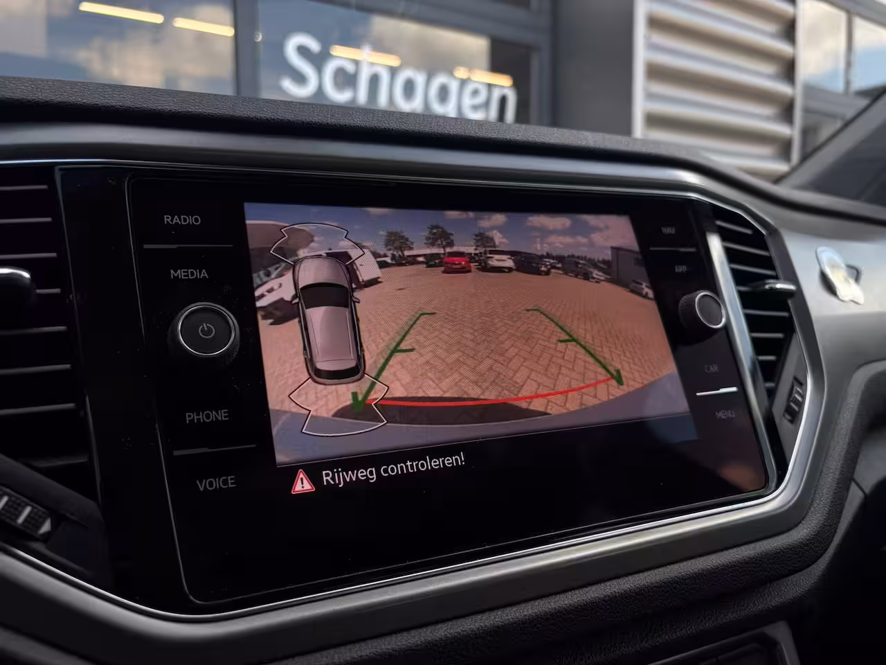 Volkswagen T-Roc 1.5 TSI 150 pk Style 7-DSG | Achteruitrijcamera | Cruise control adaptief | LED koplampen