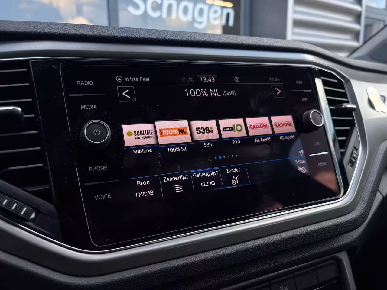 Volkswagen T-Roc 1.5 TSI 150 pk Style 7-DSG | Achteruitrijcamera | Cruise control adaptief | LED koplampen