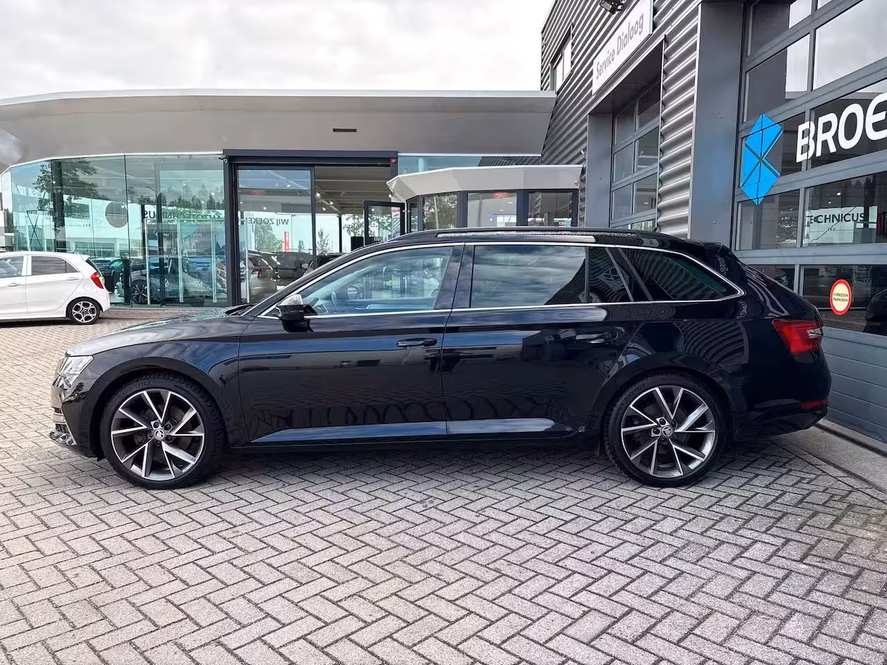 Skoda Superb Combi 1.4 TSI 218 pk iV Business Edition Plus 6-DSG | Panoramadak | Achteruitrijcamera | Navigat