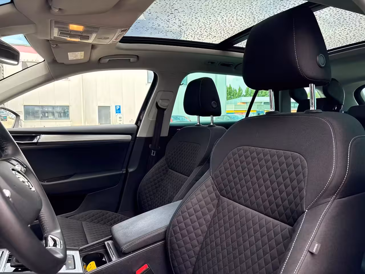 Skoda Superb Combi 1.4 TSI 218 pk iV Business Edition Plus 6-DSG | Panoramadak | Achteruitrijcamera | Navigat