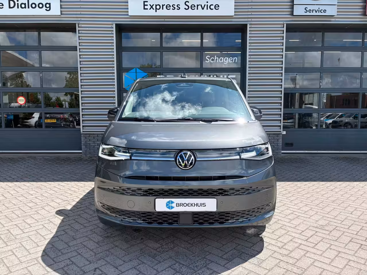 Volkswagen Multivan eHybrid 4MOTION L2 | Bulli | Glazen Dak | Trekhaak | 4 Seizoenen banden | Vis-A-Vis | IQ-L