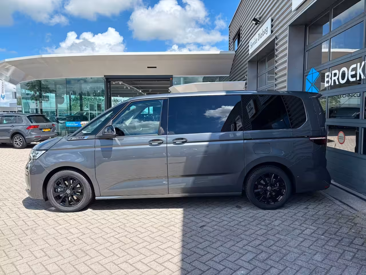 Volkswagen Multivan eHybrid 4MOTION L2 | Bulli | Glazen Dak | Trekhaak | 4 Seizoenen banden | Vis-A-Vis | IQ-L