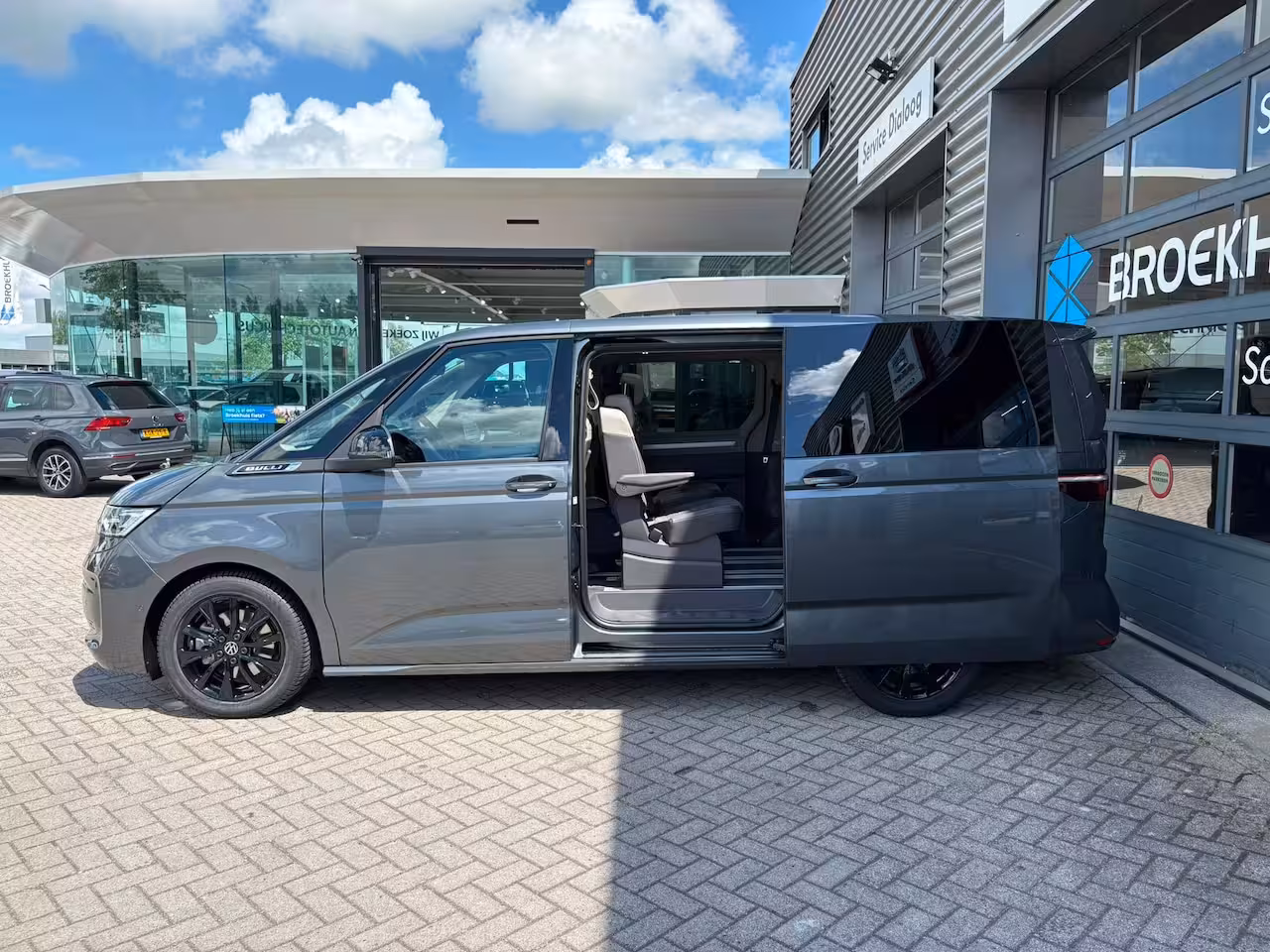 Volkswagen Multivan eHybrid 4MOTION L2 | Bulli | Glazen Dak | Trekhaak | 4 Seizoenen banden | Vis-A-Vis | IQ-L