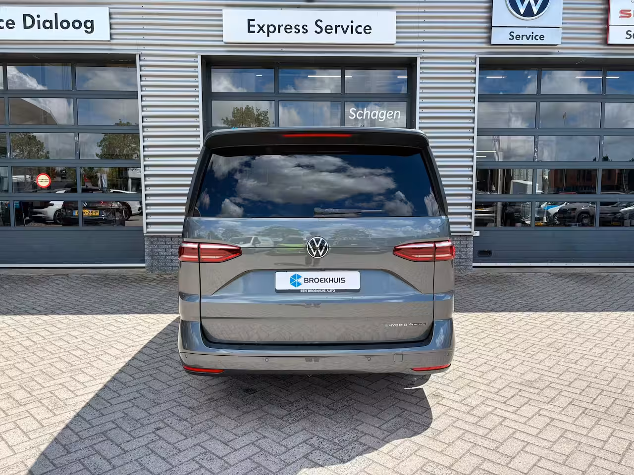 Volkswagen Multivan eHybrid 4MOTION L2 | Bulli | Glazen Dak | Trekhaak | 4 Seizoenen banden | Vis-A-Vis | IQ-L