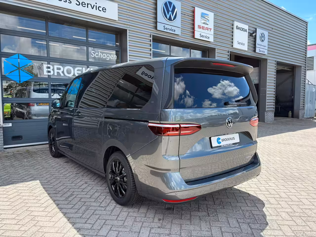 Volkswagen Multivan eHybrid 4MOTION L2 | Bulli | Glazen Dak | Trekhaak | 4 Seizoenen banden | Vis-A-Vis | IQ-L