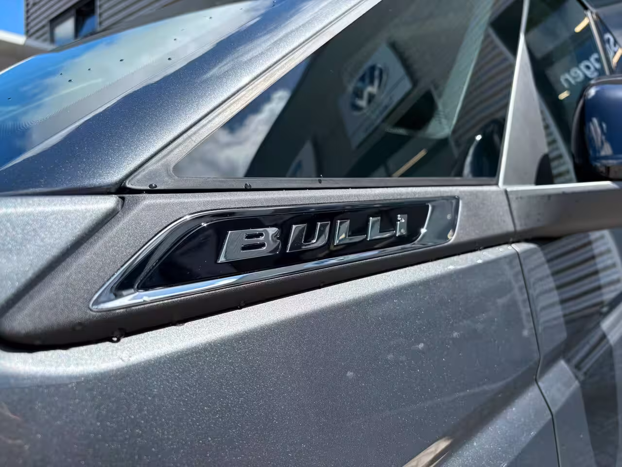 Volkswagen Multivan eHybrid 4MOTION L2 | Bulli | Glazen Dak | Trekhaak | 4 Seizoenen banden | Vis-A-Vis | IQ-L