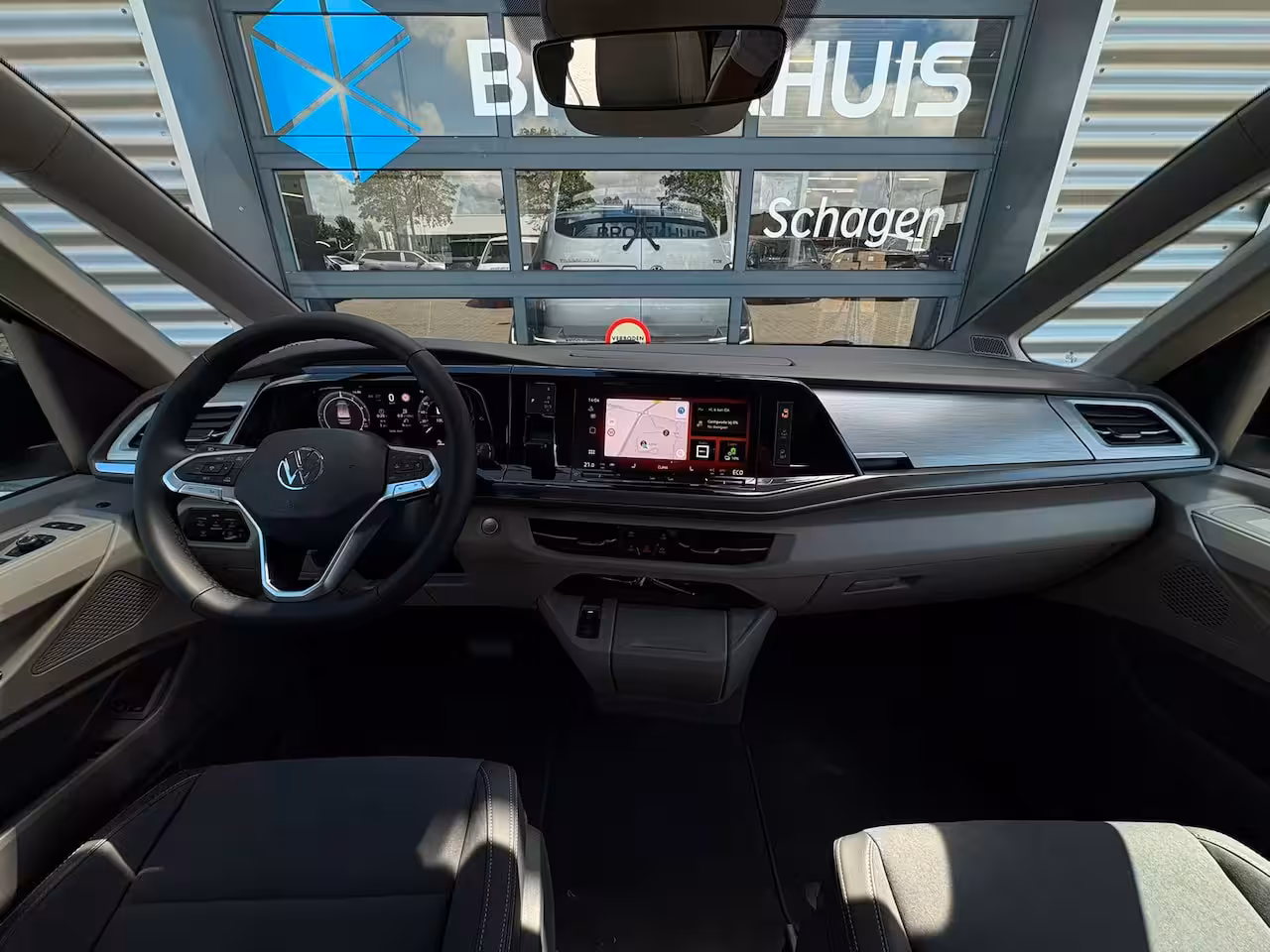 Volkswagen Multivan eHybrid 4MOTION L2 | Bulli | Glazen Dak | Trekhaak | 4 Seizoenen banden | Vis-A-Vis | IQ-L