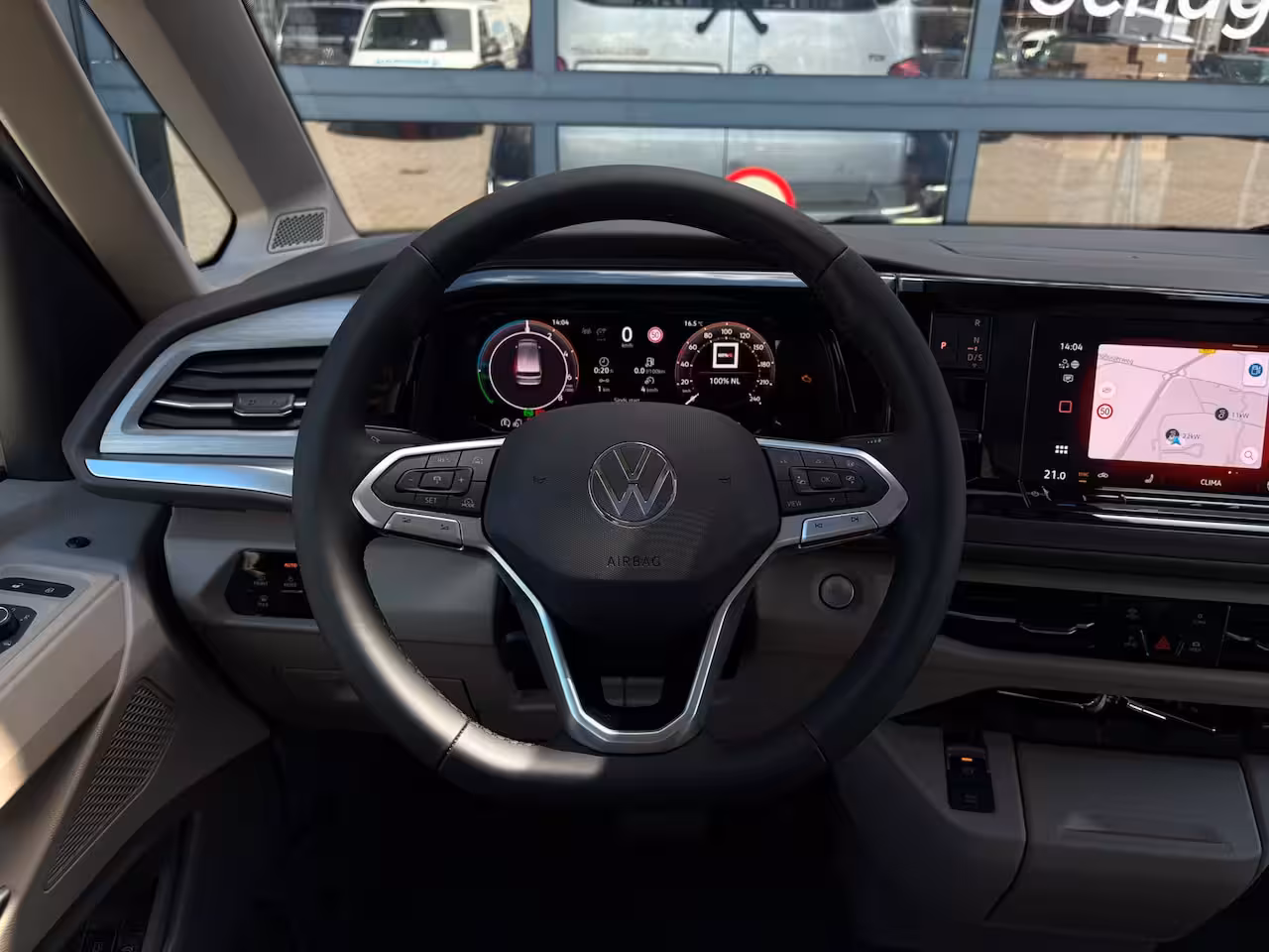 Volkswagen Multivan eHybrid 4MOTION L2 | Bulli | Glazen Dak | Trekhaak | 4 Seizoenen banden | Vis-A-Vis | IQ-L