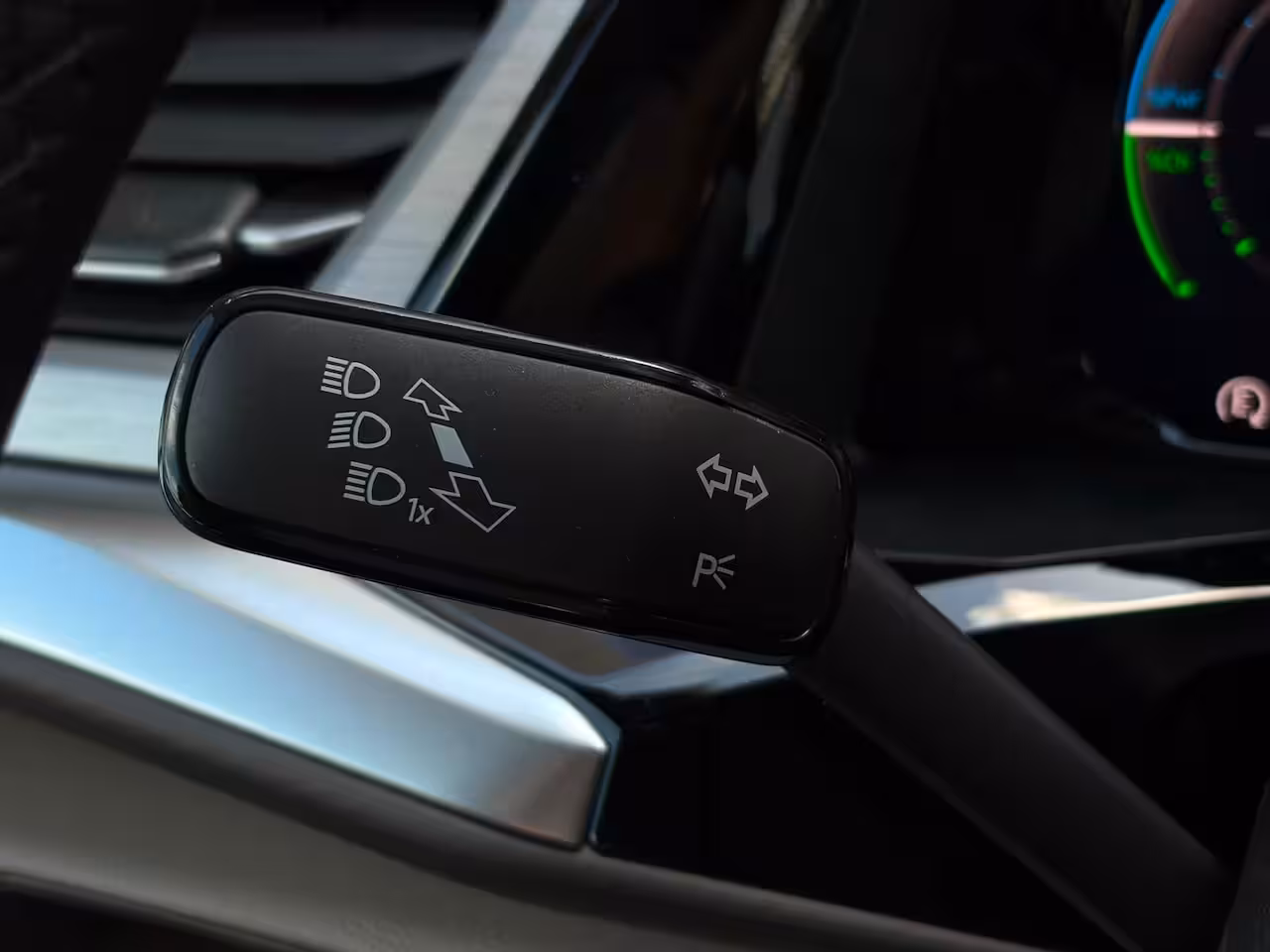 Volkswagen Multivan eHybrid 4MOTION L2 | Bulli | Glazen Dak | Trekhaak | 4 Seizoenen banden | Vis-A-Vis | IQ-L