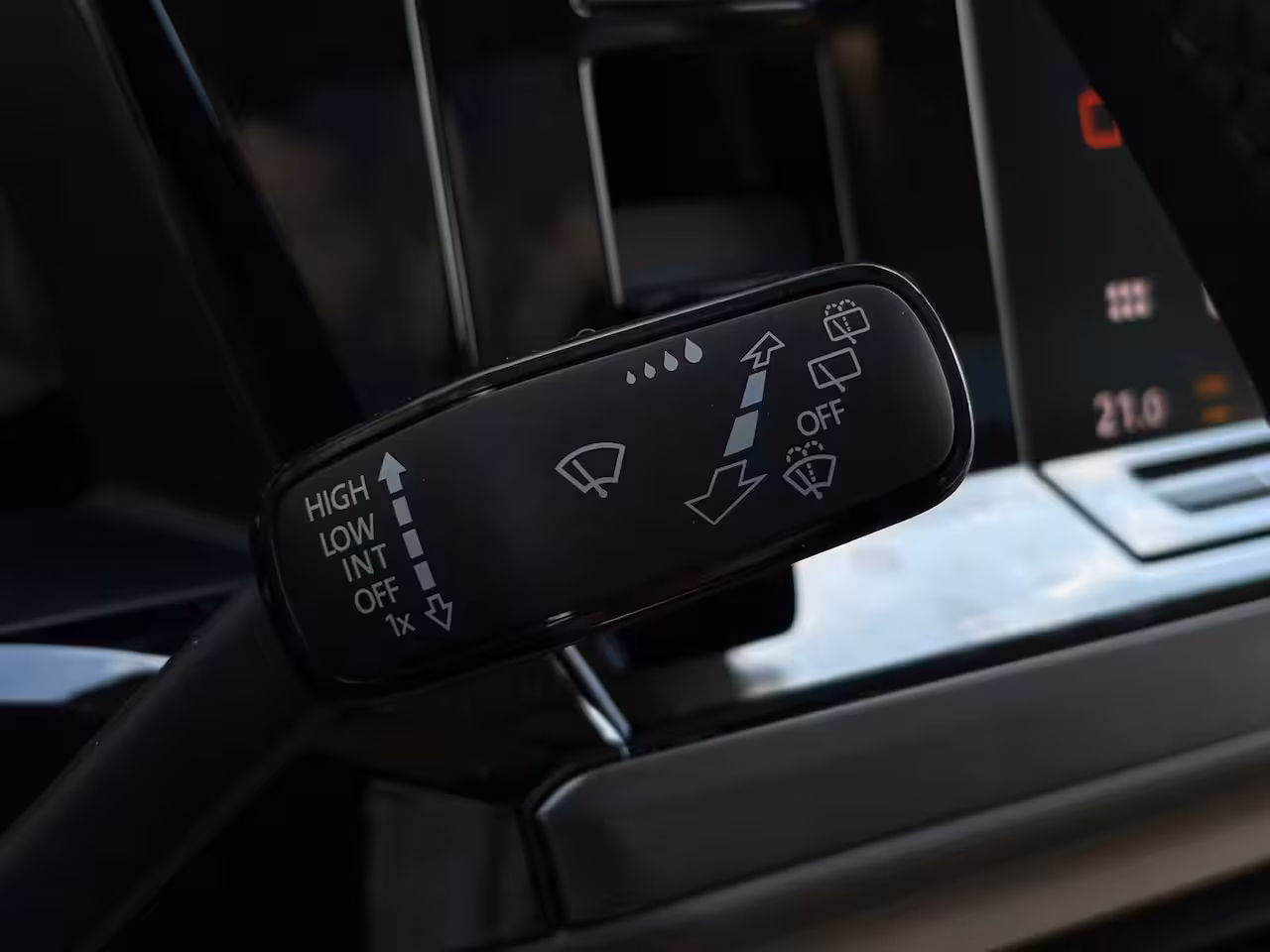 Volkswagen Multivan eHybrid 4MOTION L2 | Bulli | Glazen Dak | Trekhaak | 4 Seizoenen banden | Vis-A-Vis | IQ-L