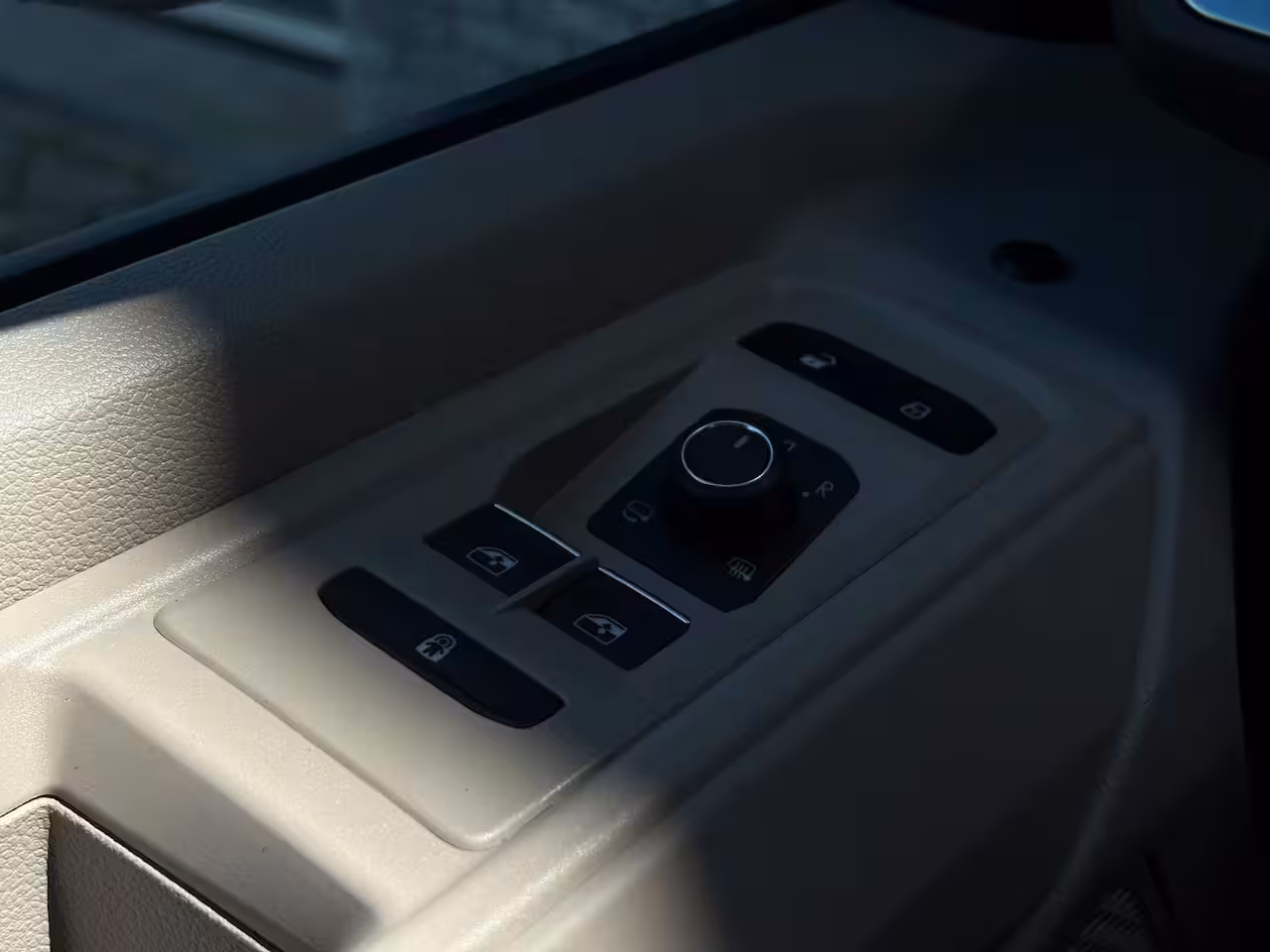 Volkswagen Multivan eHybrid 4MOTION L2 | Bulli | Glazen Dak | Trekhaak | 4 Seizoenen banden | Vis-A-Vis | IQ-L