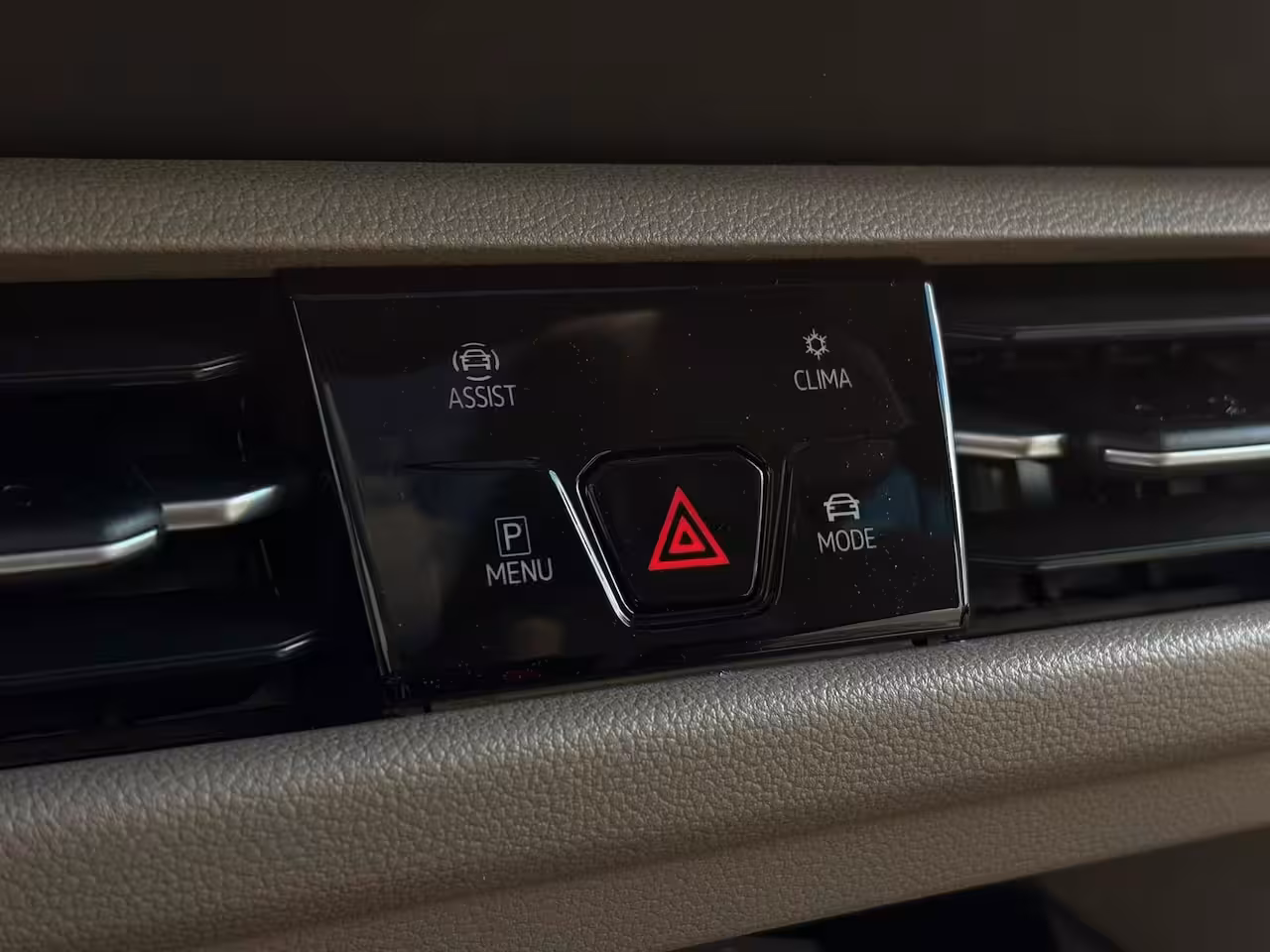 Volkswagen Multivan eHybrid 4MOTION L2 | Bulli | Glazen Dak | Trekhaak | 4 Seizoenen banden | Vis-A-Vis | IQ-L