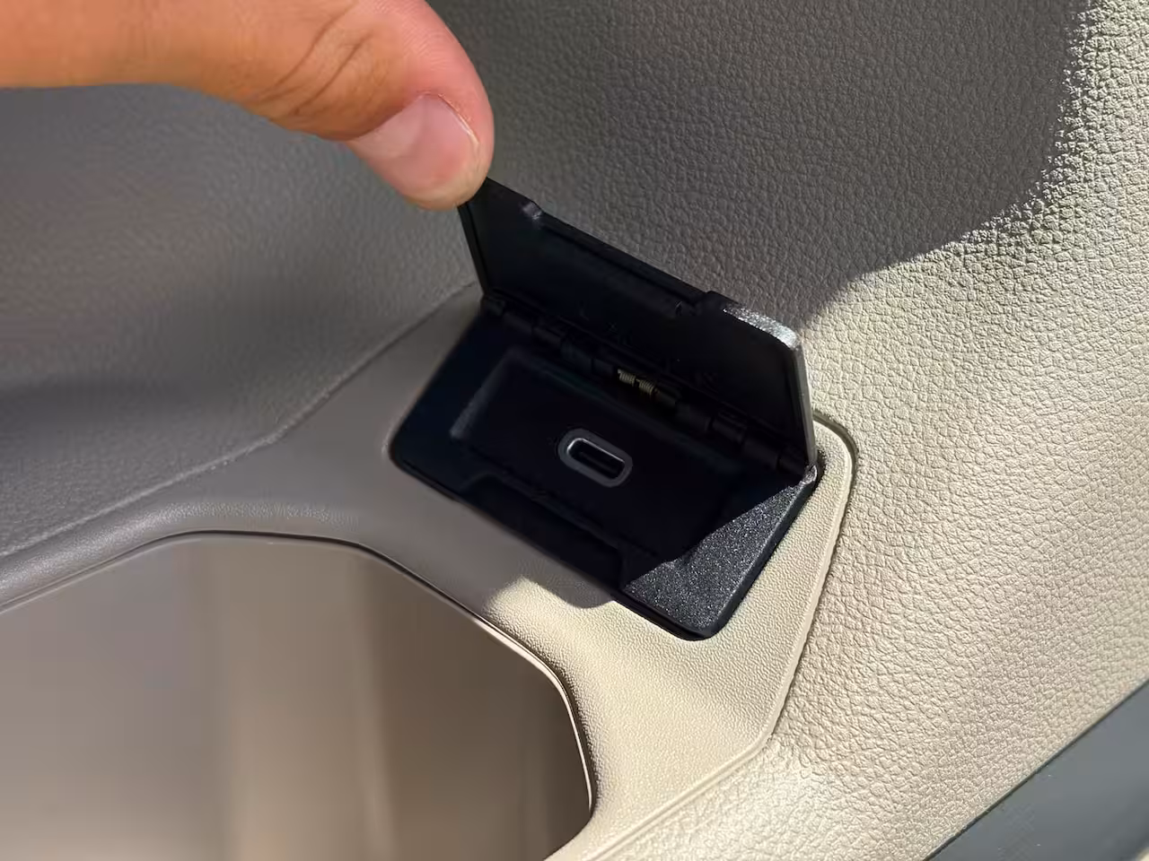 Volkswagen Multivan eHybrid 4MOTION L2 | Bulli | Glazen Dak | Trekhaak | 4 Seizoenen banden | Vis-A-Vis | IQ-L