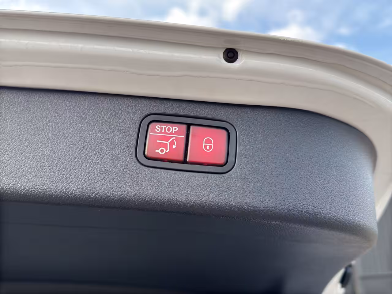 Mercedes-Benz C-klasse Estate 200 Launch Edition AMG Line | 360 Camera | Panoramadak | Adapt. Cruise | Apple Carplay/And