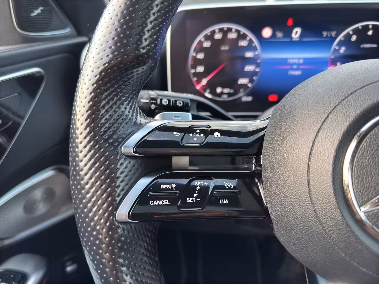 Mercedes-Benz C-klasse Estate 200 Launch Edition AMG Line | 360 Camera | Panoramadak | Adapt. Cruise | Apple Carplay/And