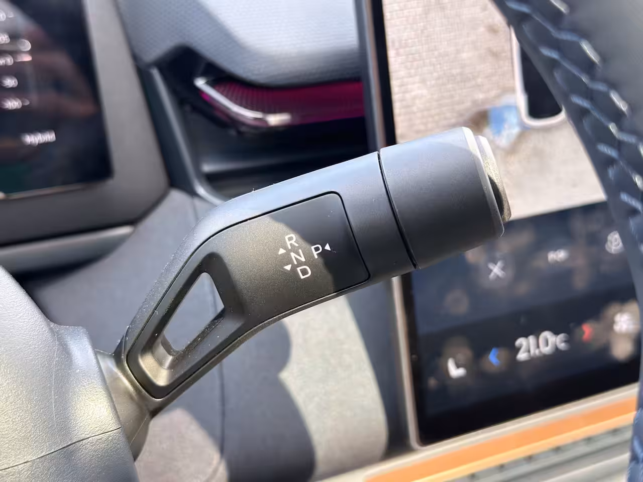 Lynk & Co 08 1.5 More | Zwarte velgen | Stoelmassage+ventilatie | 360 Camera | Panoramadak | Apple Carp