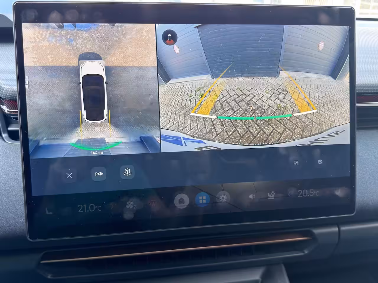 Lynk & Co 08 1.5 More | Zwarte velgen | Stoelmassage+ventilatie | 360 Camera | Panoramadak | Apple Carp