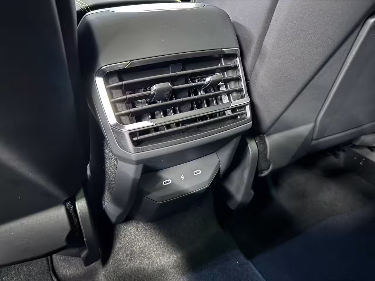 Lynk & Co 01 More | Alarmsysteem | Apple Carplay/Android Auto|telefoonintegratie premium | Audio instal