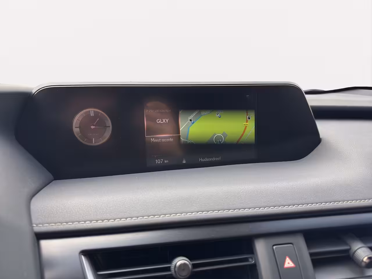 Lexus UX 250h Executive Line | Trekhaak | Stoelverwarming | Cruise control | Achteruitrij