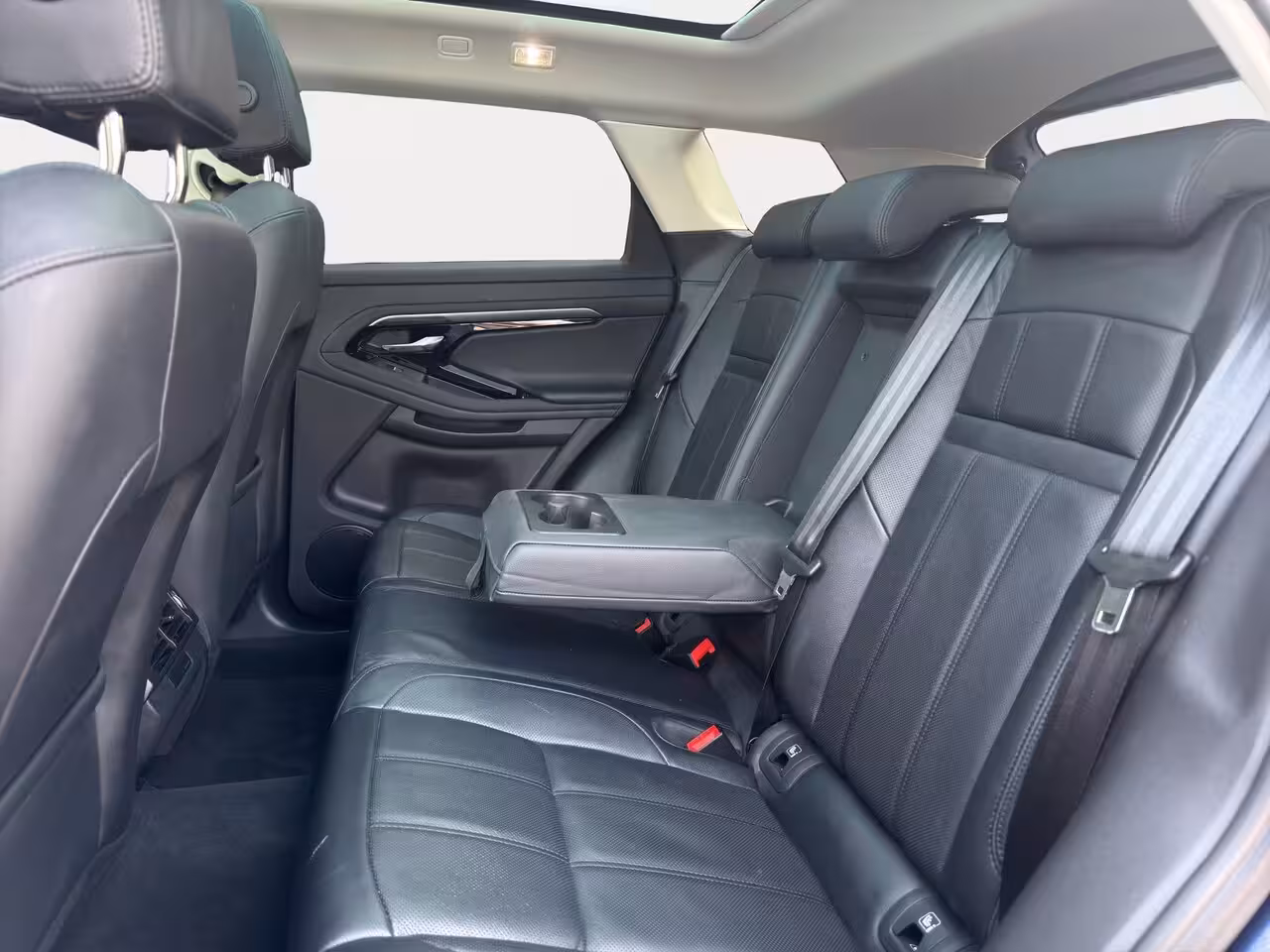 Land Rover Range Rover Evoque 1.5 P300e AWD SE 309 PK Panoramadak | Volleder | 360 Camera | Elektrische stoel | | 18" Ve