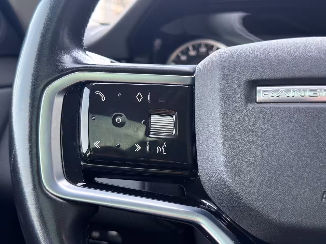 Land Rover Range Rover Evoque 1.5 P300e AWD SE 309 PK Panoramadak | Volleder | 360 Camera | Elektrische stoel | | 18" Ve