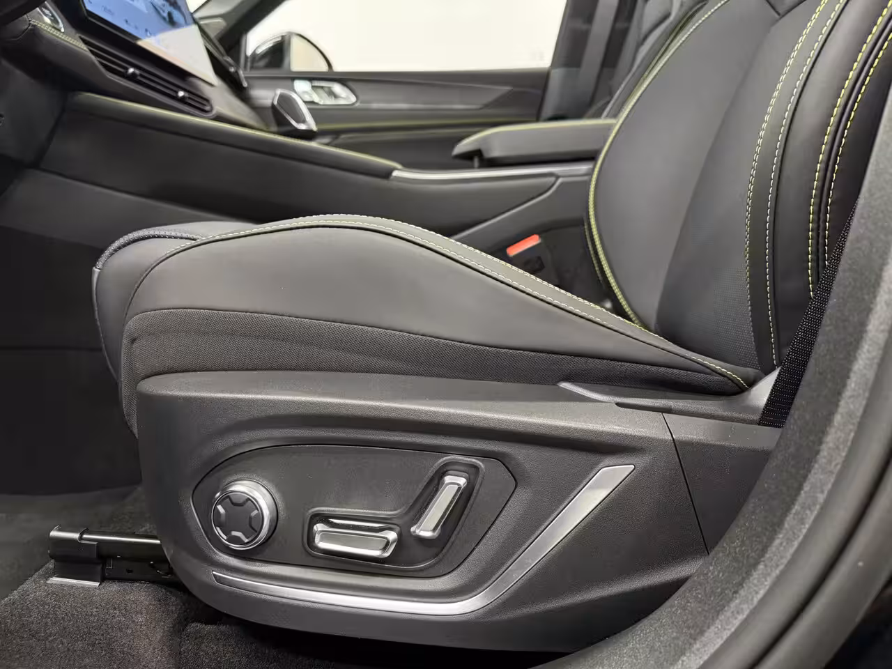 Lynk & Co 01 1.5 More | Alarmsysteem | Apple Carplay/Android Auto|telefoonintegratie premium | Audio in