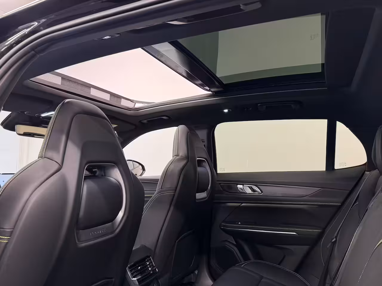 Lynk & Co 01 1.5 More | Alarmsysteem | Apple Carplay/Android Auto|telefoonintegratie premium | Audio in