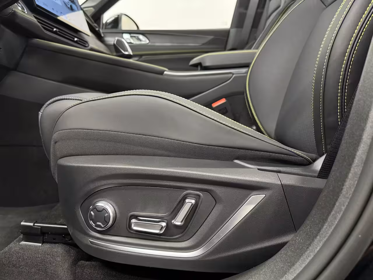 Lynk & Co 01 1.5 More | Alarmsysteem | Apple Carplay/Android Auto|telefoonintegratie premium | Audio in