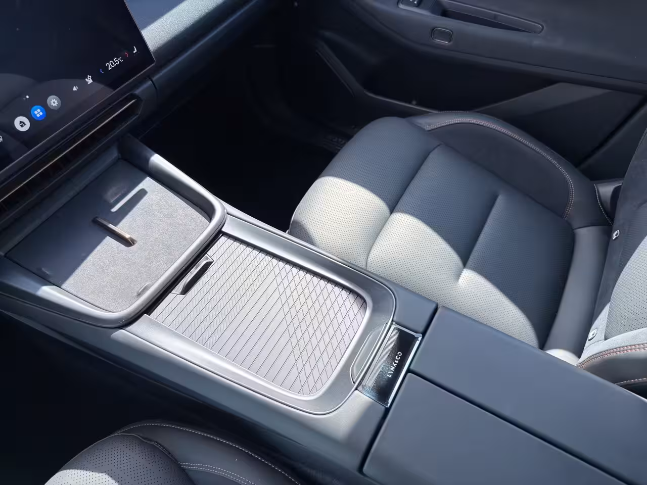 Lynk & Co 08 1.5 More | Apple Carplay/Android Auto|telefoonintegratie premium | Cruise control adaptief