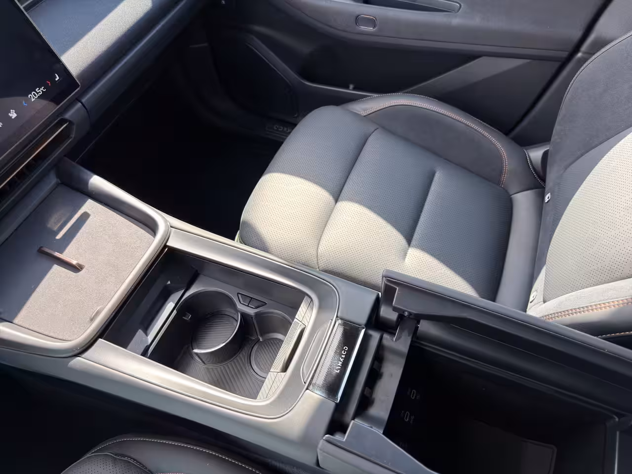 Lynk & Co 08 1.5 More | Apple Carplay/Android Auto|telefoonintegratie premium | Cruise control adaptief