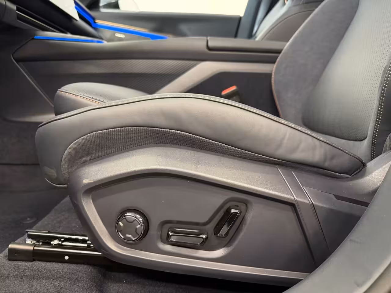 Lynk & Co 08 1.5 More | Apple Carplay/Android Auto|telefoonintegratie premium | Cruise control adaptief