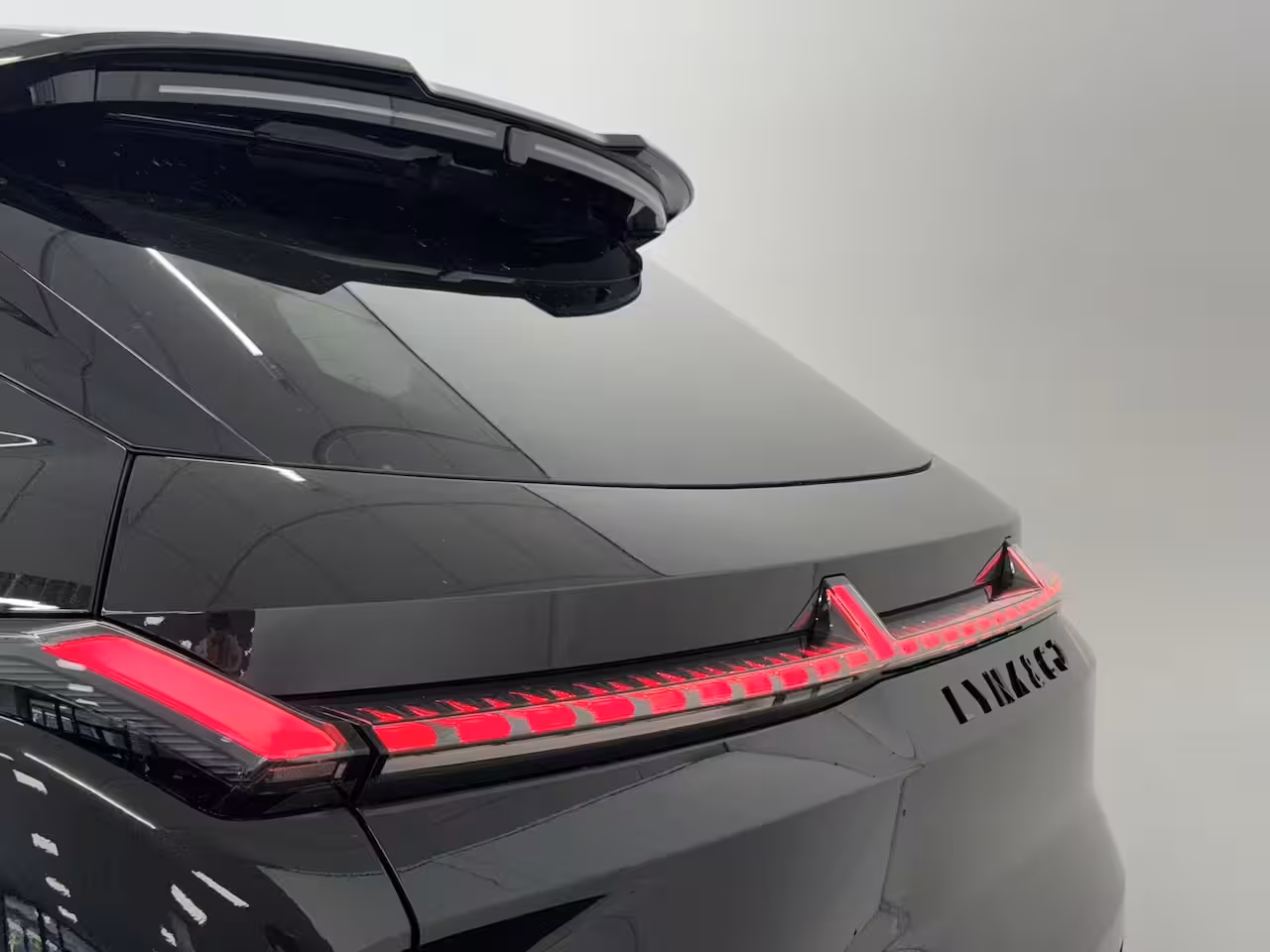 Lynk & Co 08 1.5 More | Achterbank verwarmd | Afwijkende dakkleur | Airco separaat achter