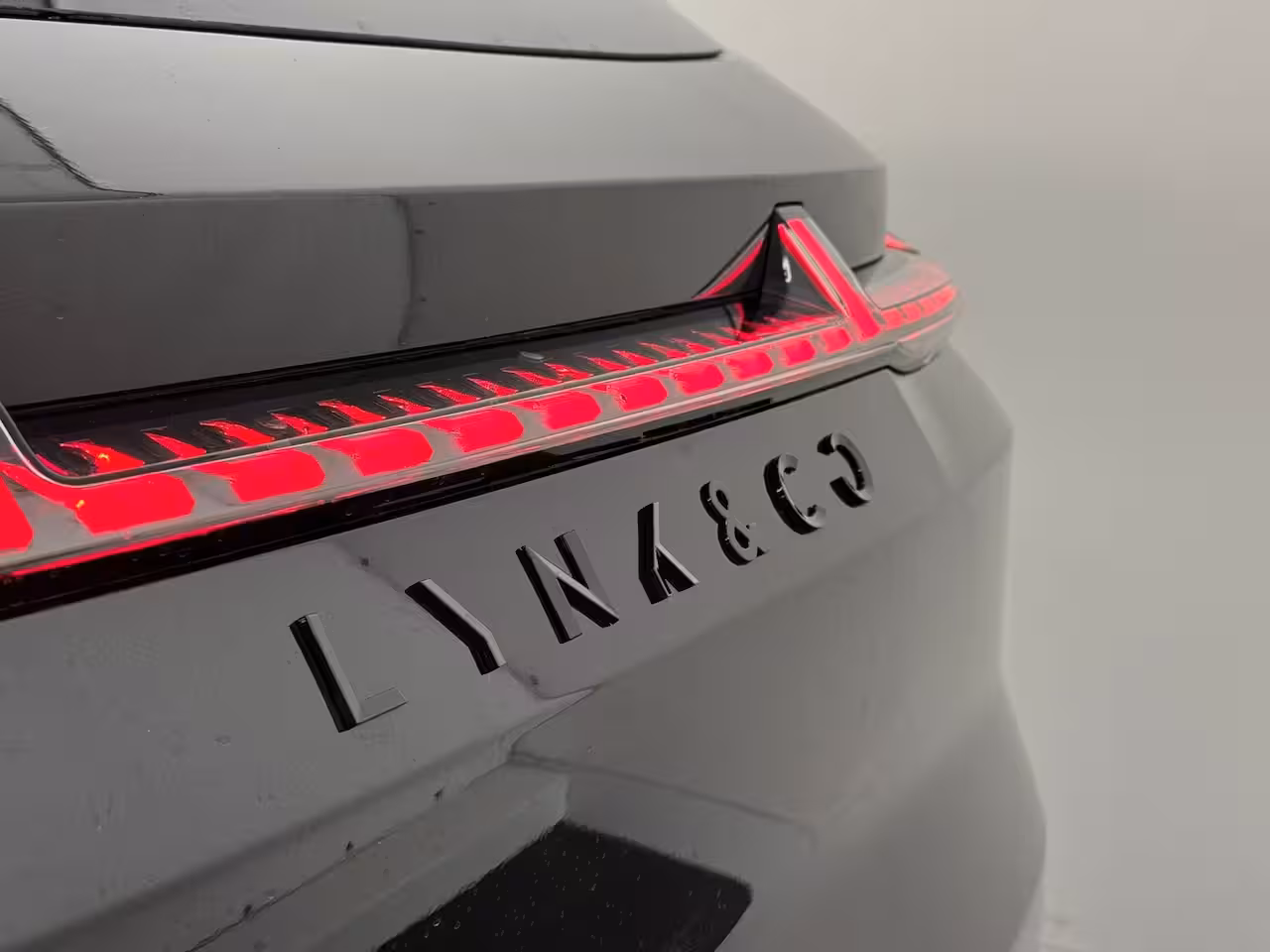 Lynk & Co 08 1.5 More | Achterbank verwarmd | Afwijkende dakkleur | Airco separaat achter