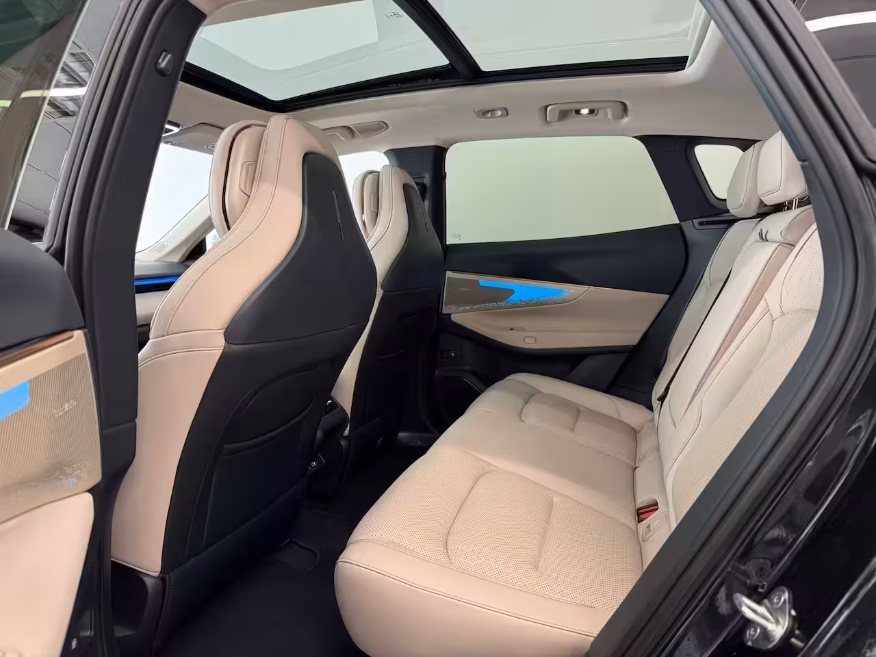 Lynk & Co 08 1.5 More | Achterbank verwarmd | Afwijkende dakkleur | Airco separaat achter