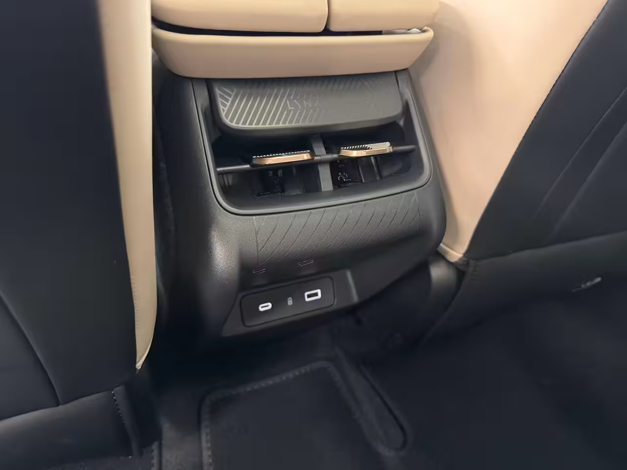 Lynk & Co 08 1.5 More | Achterbank verwarmd | Afwijkende dakkleur | Airco separaat achter