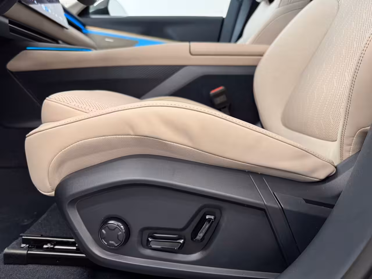 Lynk & Co 08 1.5 More | Achterbank verwarmd | Afwijkende dakkleur | Airco separaat achter