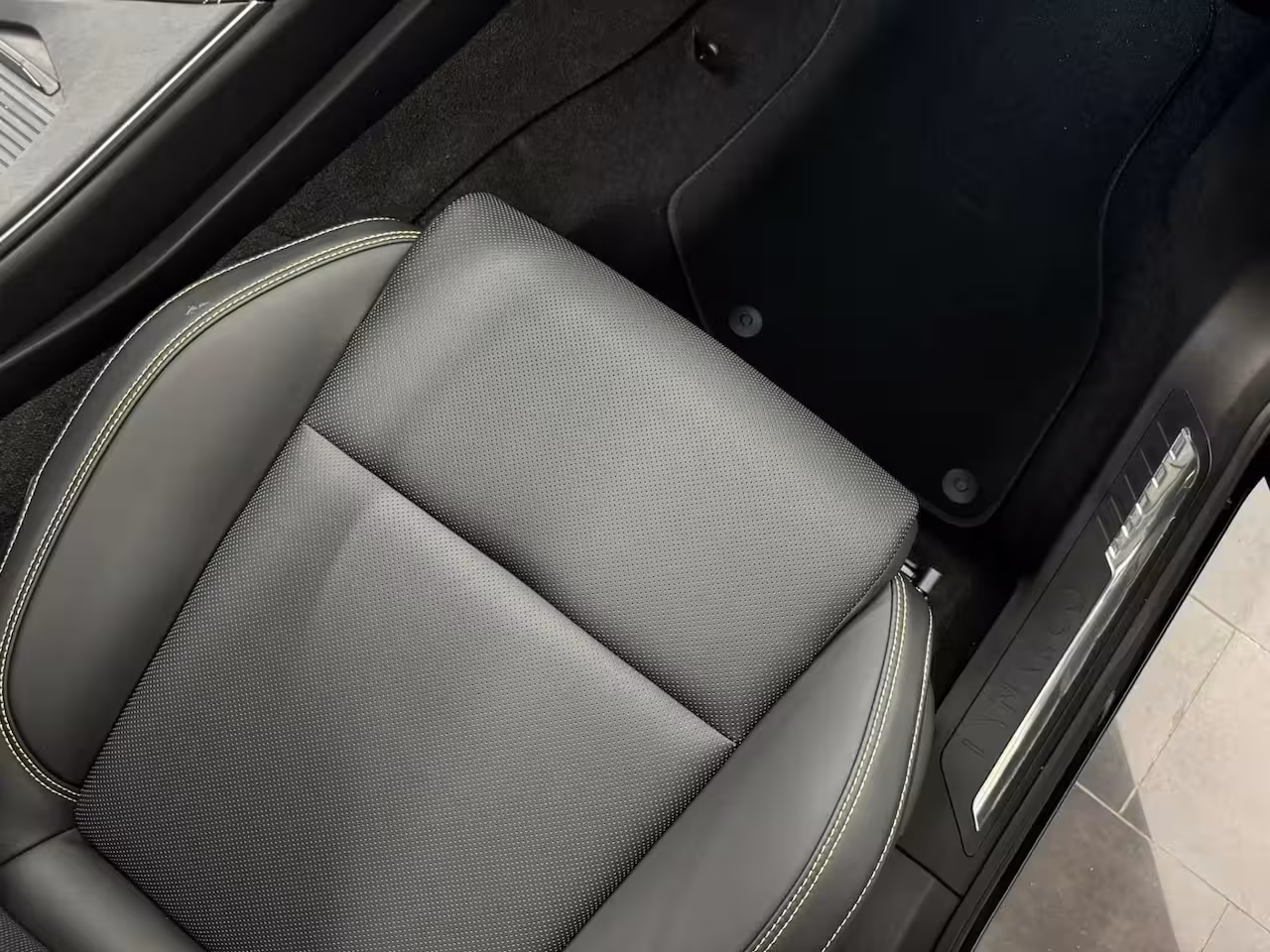 Lynk & Co 01 1.5 More | 360 Camera | Apple Carplay\Android Auto | Panoramadak | Lane keeping |