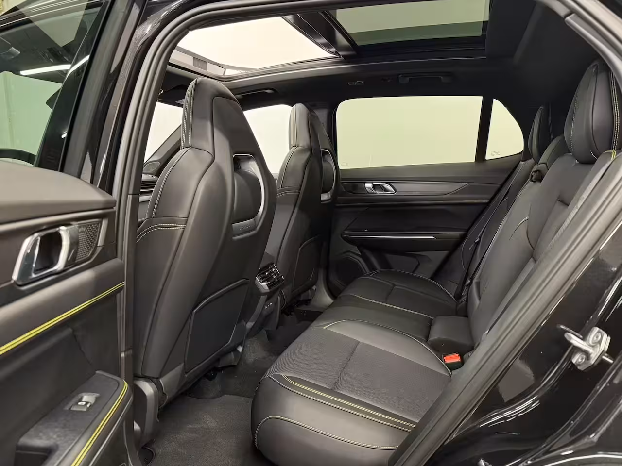 Lynk & Co 01 1.5 More | 360 Camera | Apple Carplay\Android Auto | Panoramadak | Lane keeping |